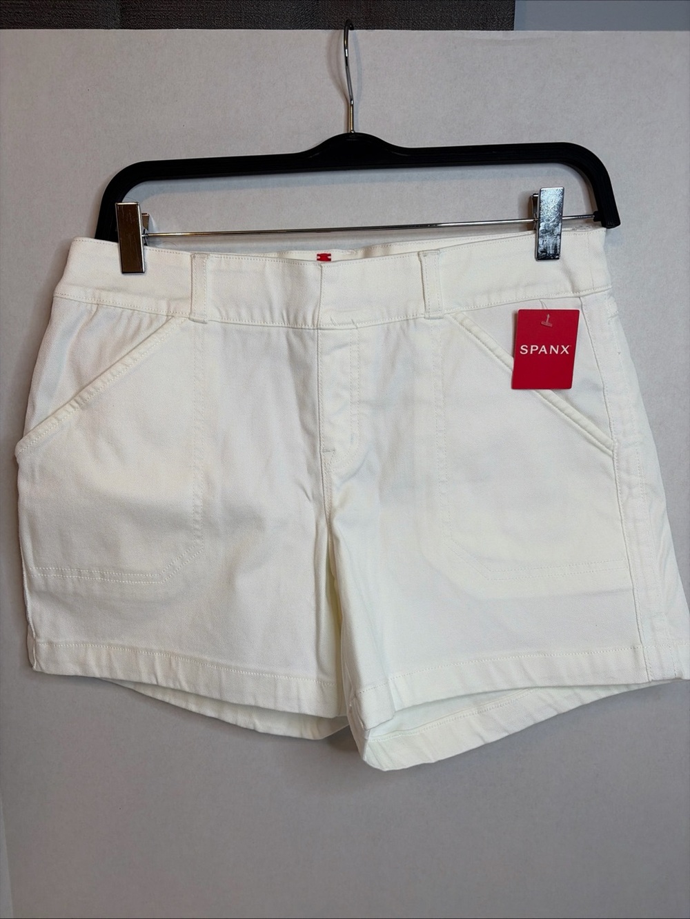 Spanx Twill Pull On Shorts M White 4.5" Inseam Tummy Control Pockets Stretch